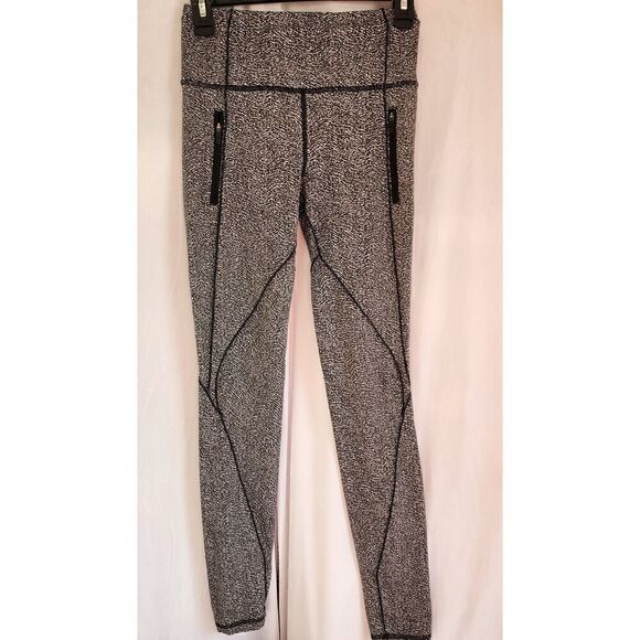 Lululemon Run It Out Tight Power Luxtreme Ripple Jacquard Black White Size 4 D7 - Picture 2 of 15
